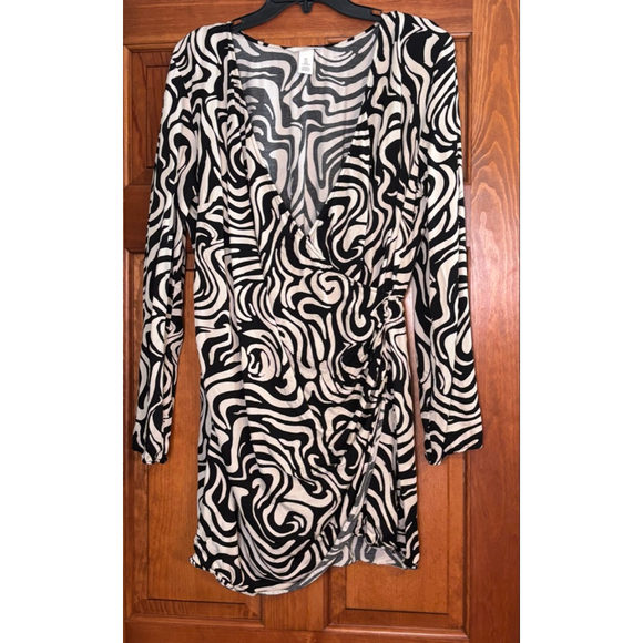 H&M Zebra Print Wrap Mini Dress Black White Long Sleeve Size Large - Picture 1 of 7